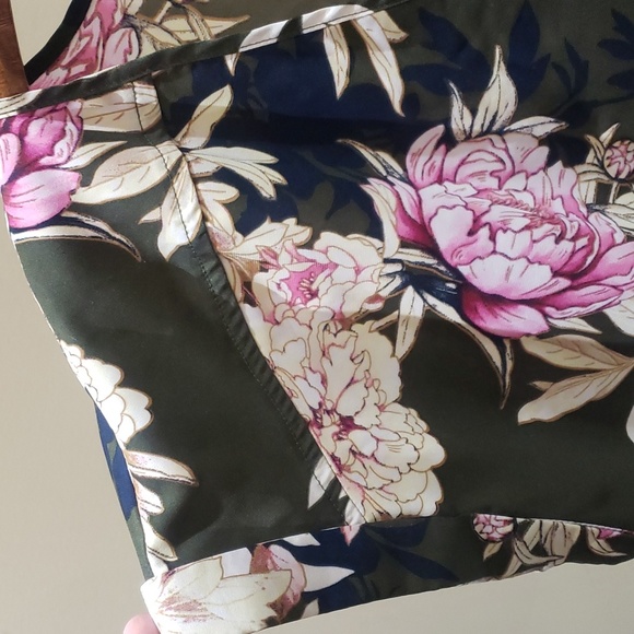 NWOT NEW YORK AND CO XL ARMY GREEN WITH PINK FLORAL - Picture 3 of 13